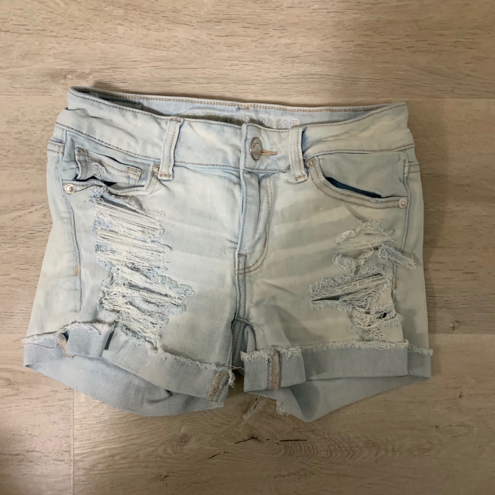 AE ripped, light washed, denim shorts!